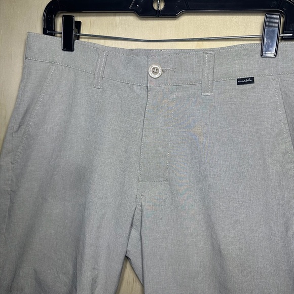 Travis Mathew Men’s Golf Shorts Beige Size 30 10” Inseam - Picture 1 of 8